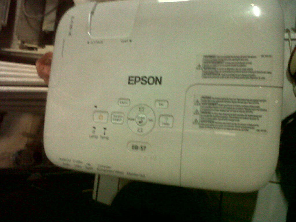 Jual LCD Projector Epson EB-S7 kondisi 90% (seperti baru)
