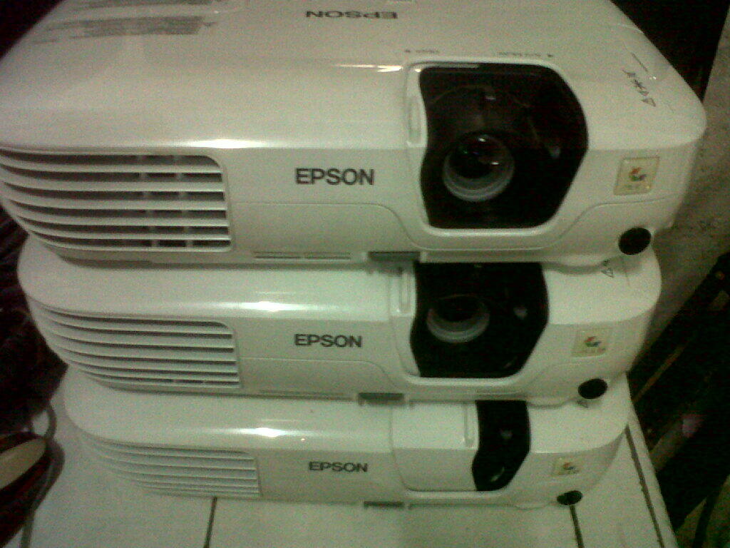 Jual LCD Projector Epson EB-S7 kondisi 90% (seperti baru)