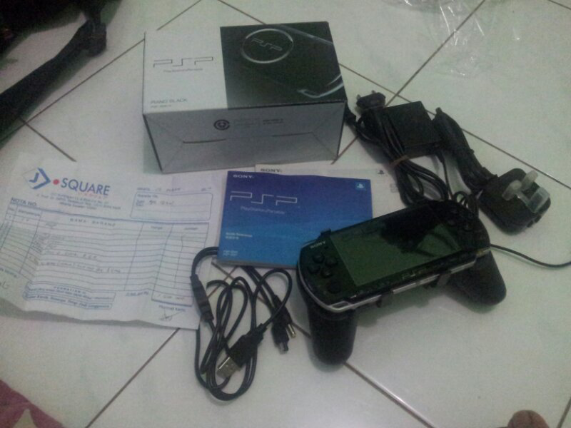PSP 3006 Piano Black 2nd msh garansi 9 bulan + bonus handgrip + kable data