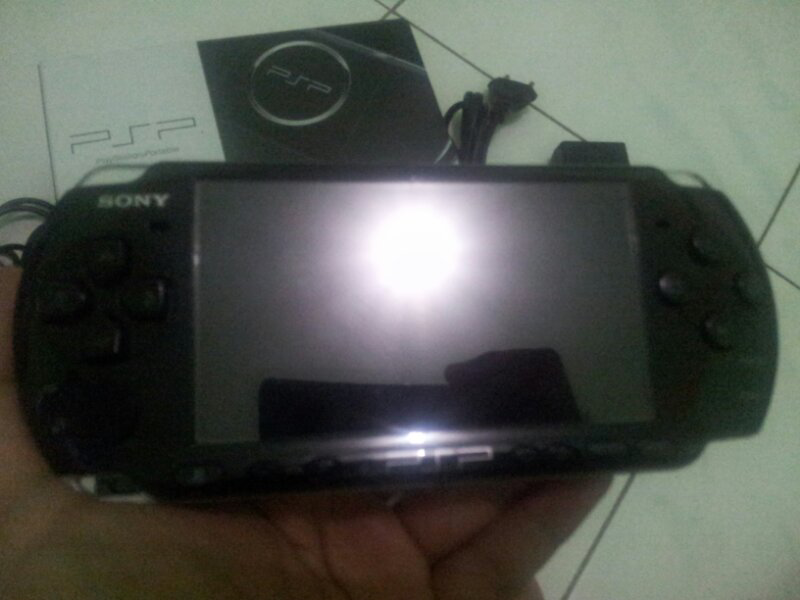 PSP 3006 Piano Black 2nd msh garansi 9 bulan + bonus handgrip + kable data