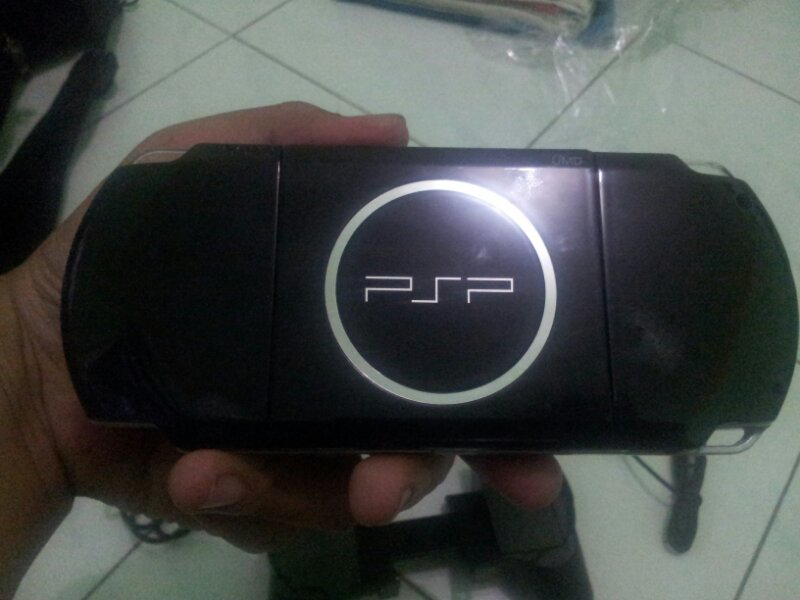 PSP 3006 Piano Black 2nd msh garansi 9 bulan + bonus handgrip + kable data