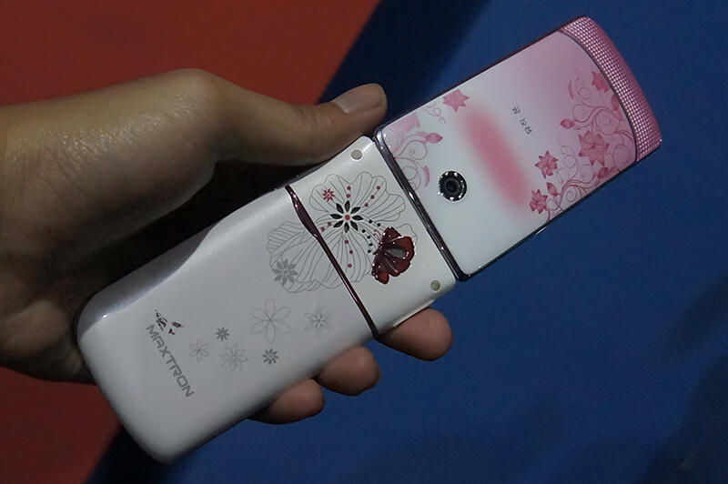 Terjual Hp Flip Maxtron Chibi Pink Murah Fullset Garansi Kaskus