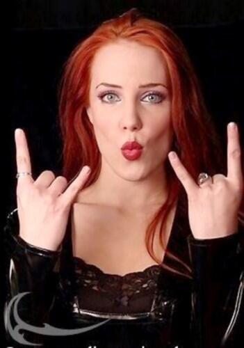 SIMONE SIMONS (EPICA).. SILAHKAN MASUK...