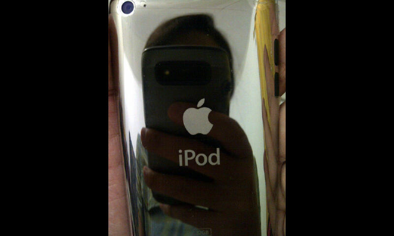 Ipod Touch 4th Gen 32gb warna hitam mulus tapi garansi udah abis bos