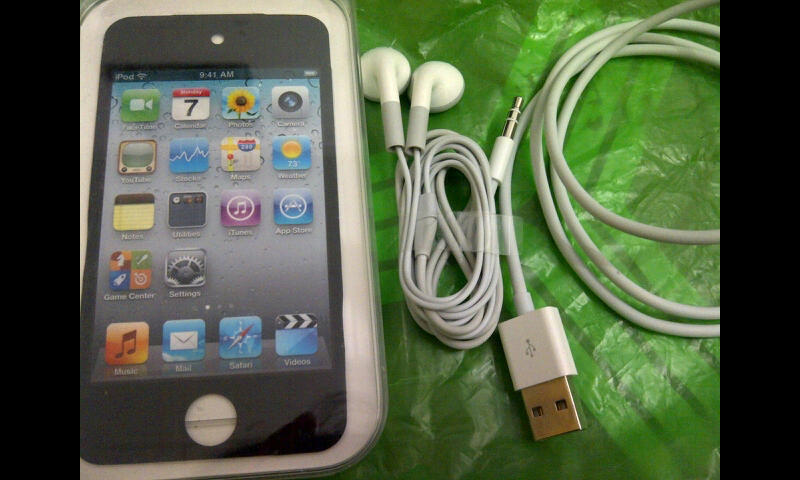Ipod Touch 4th Gen 32gb warna hitam mulus tapi garansi udah abis bos