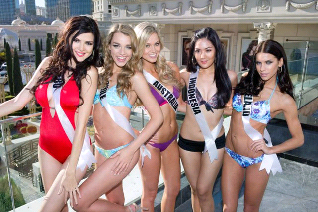 Foto Maria Selena Kenakan Bikini di
Miss Universe 2012