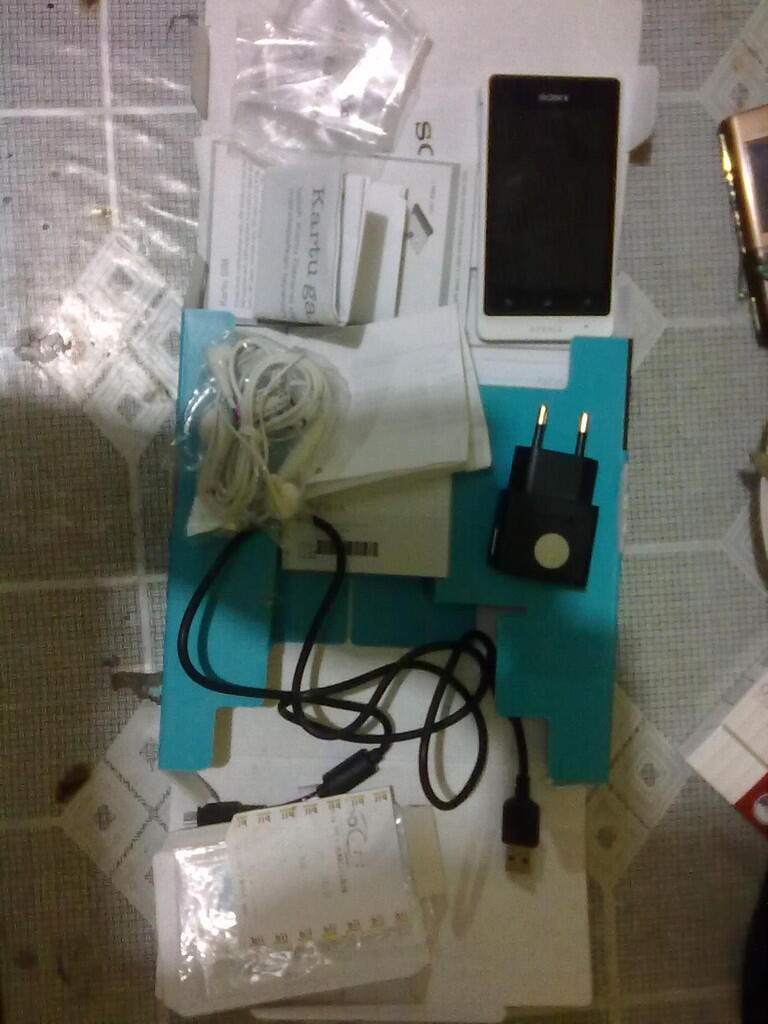 WTS XPERIA GO PUTIH MULUSS 98% PEMAKAIAN WAJAR (malang)