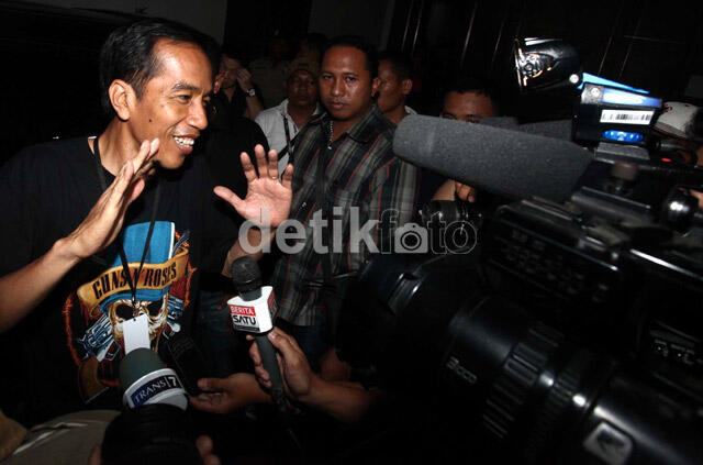 Koleksi Penampakan Joko Widodo Nonton Konser 