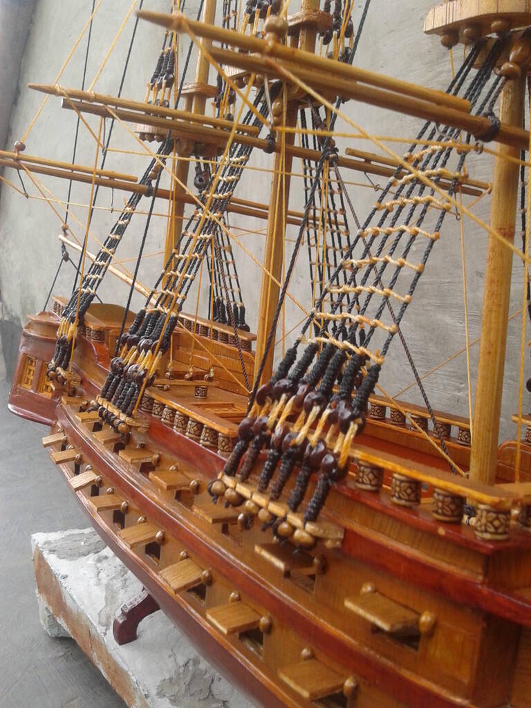miniatur kapal perang