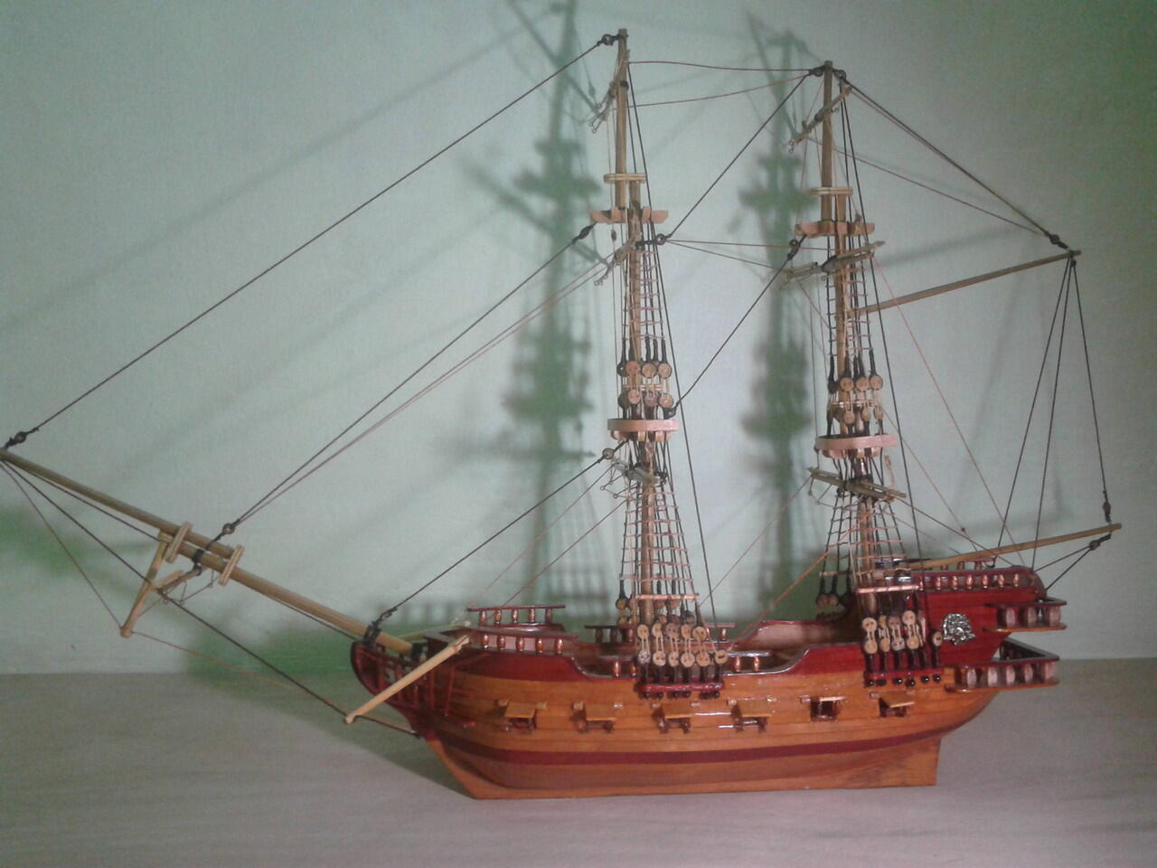 miniatur kapal perang