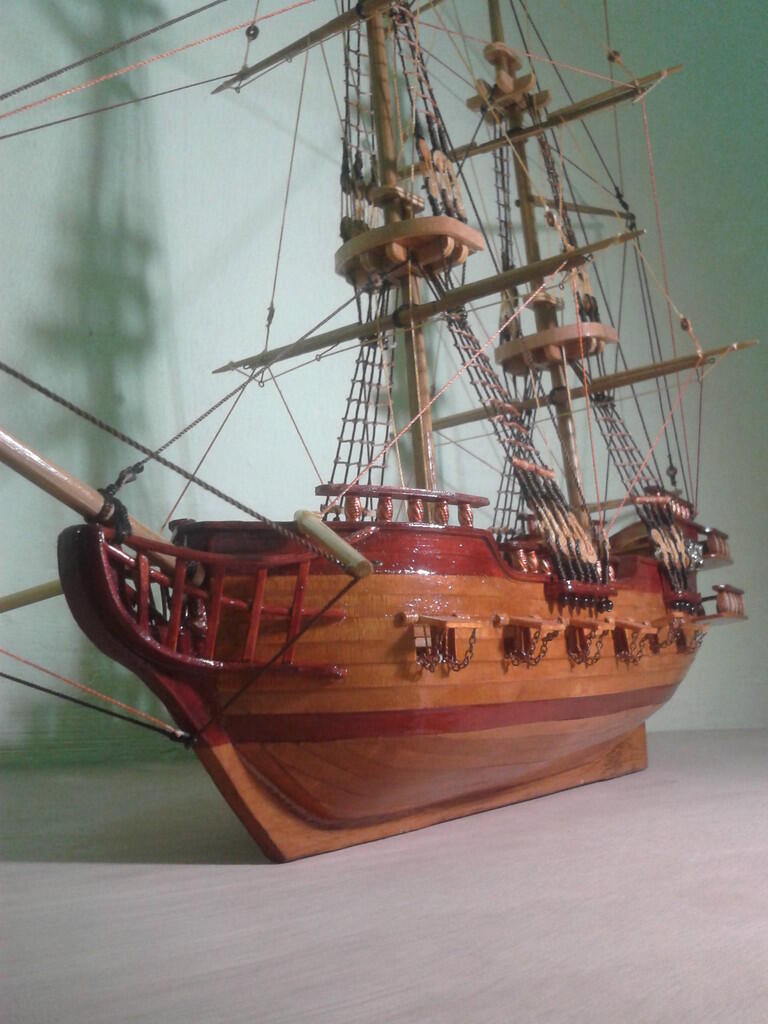 miniatur kapal perang