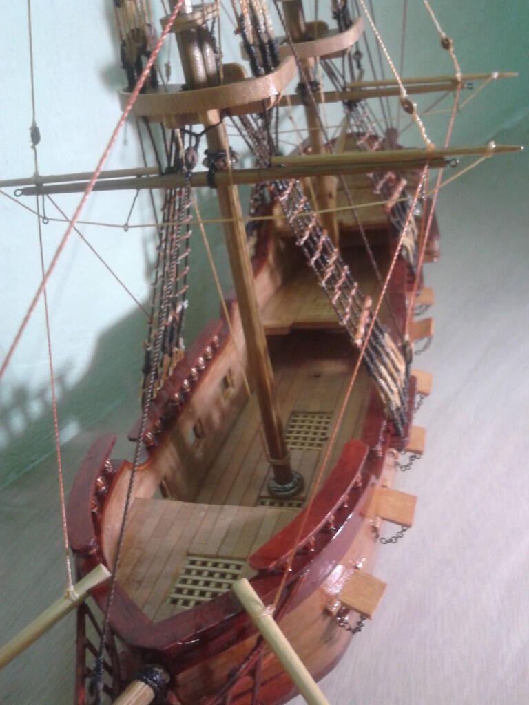 miniatur kapal perang