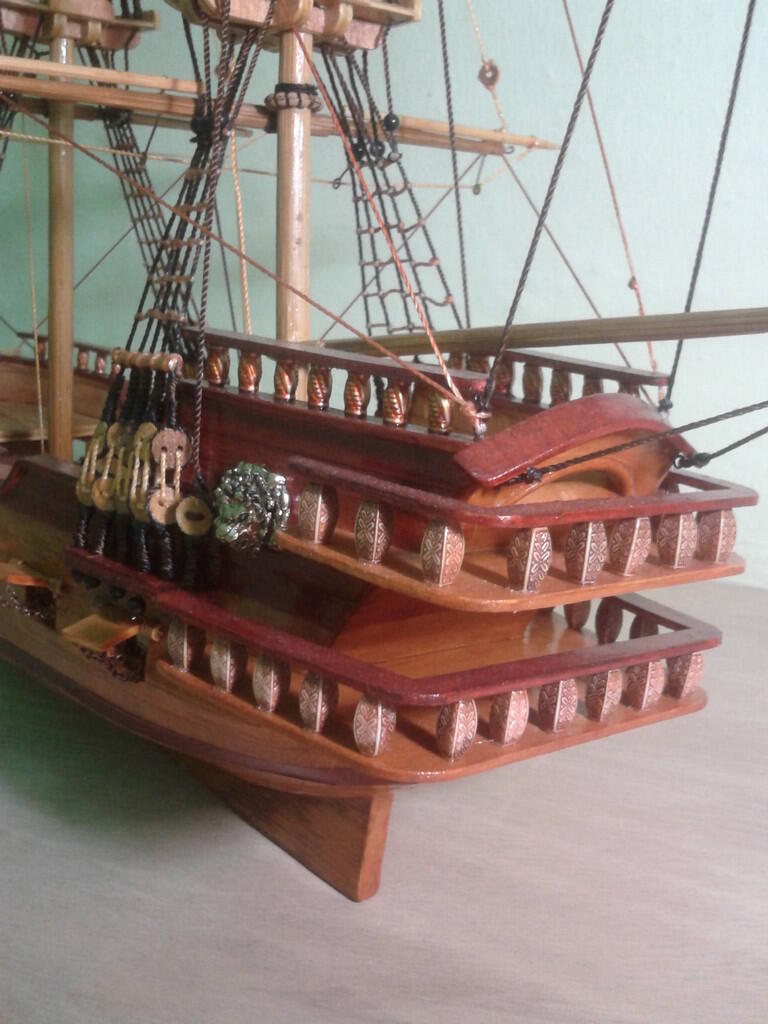 miniatur kapal perang
