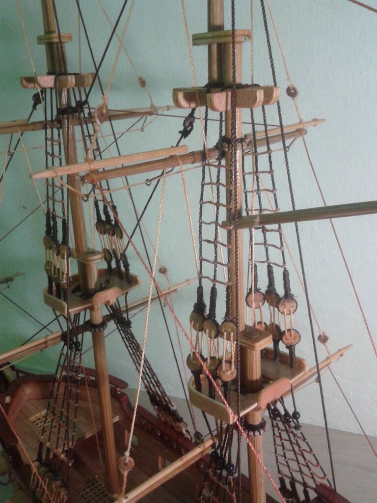 miniatur kapal perang
