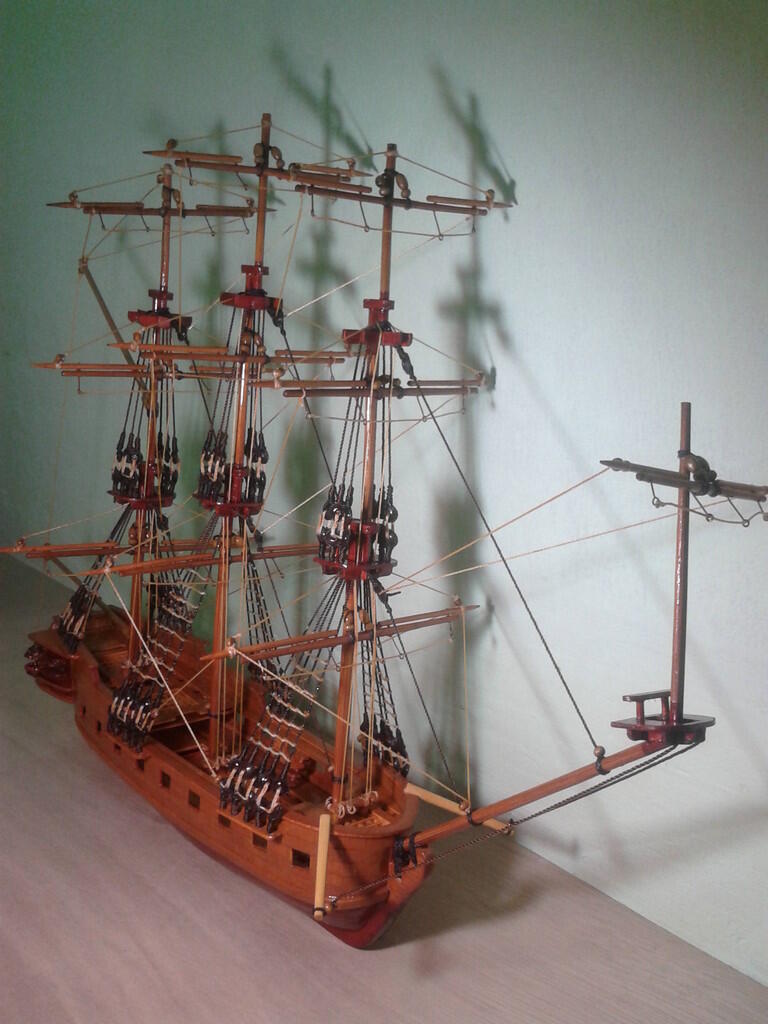 miniatur kapal perang
