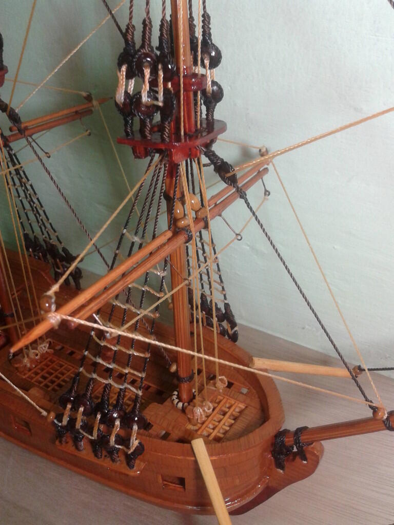 miniatur kapal perang