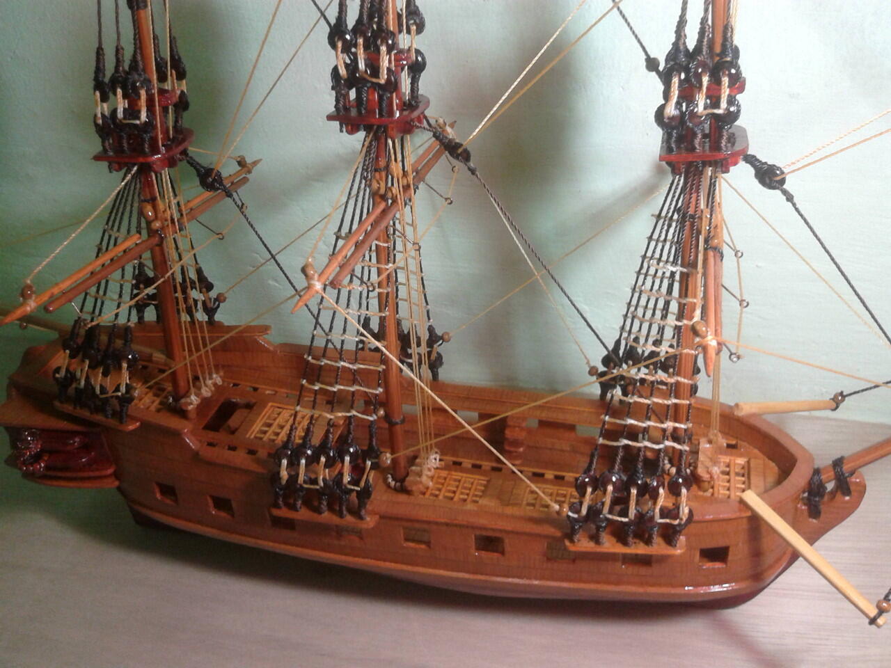 miniatur kapal perang