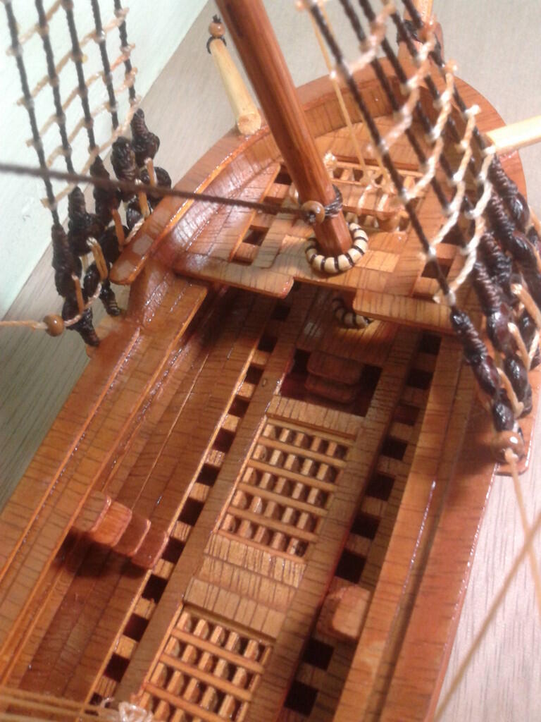 miniatur kapal perang