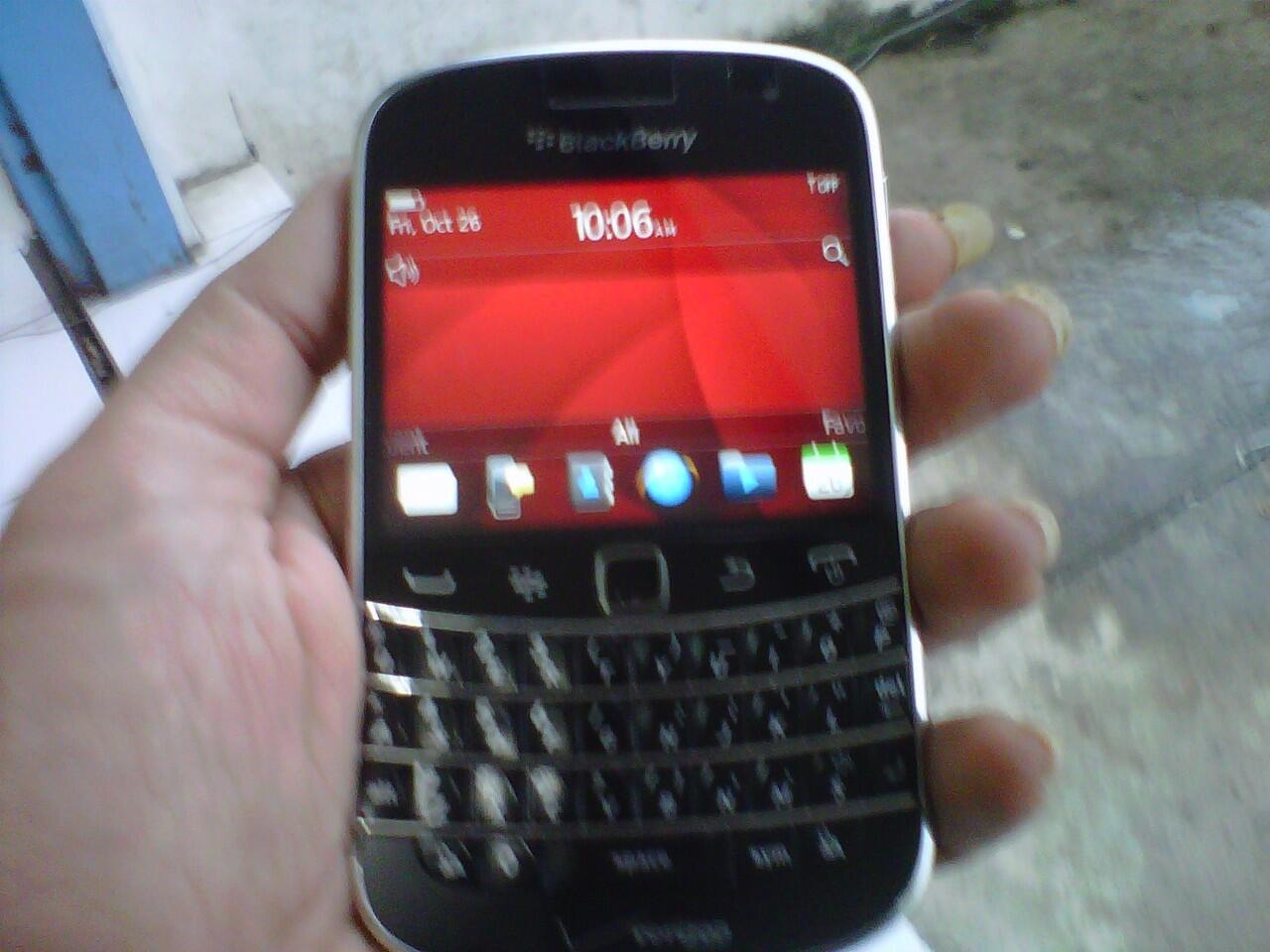 jual blackberry 9930 bb montana mulus 99% lengkap dan masih bergaransi bandung!!
