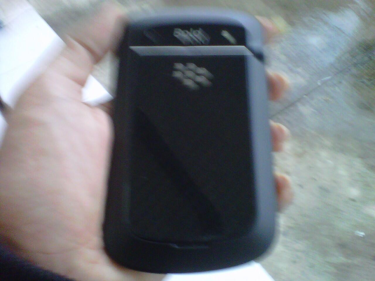 jual blackberry 9930 bb montana mulus 99% lengkap dan masih bergaransi bandung!!