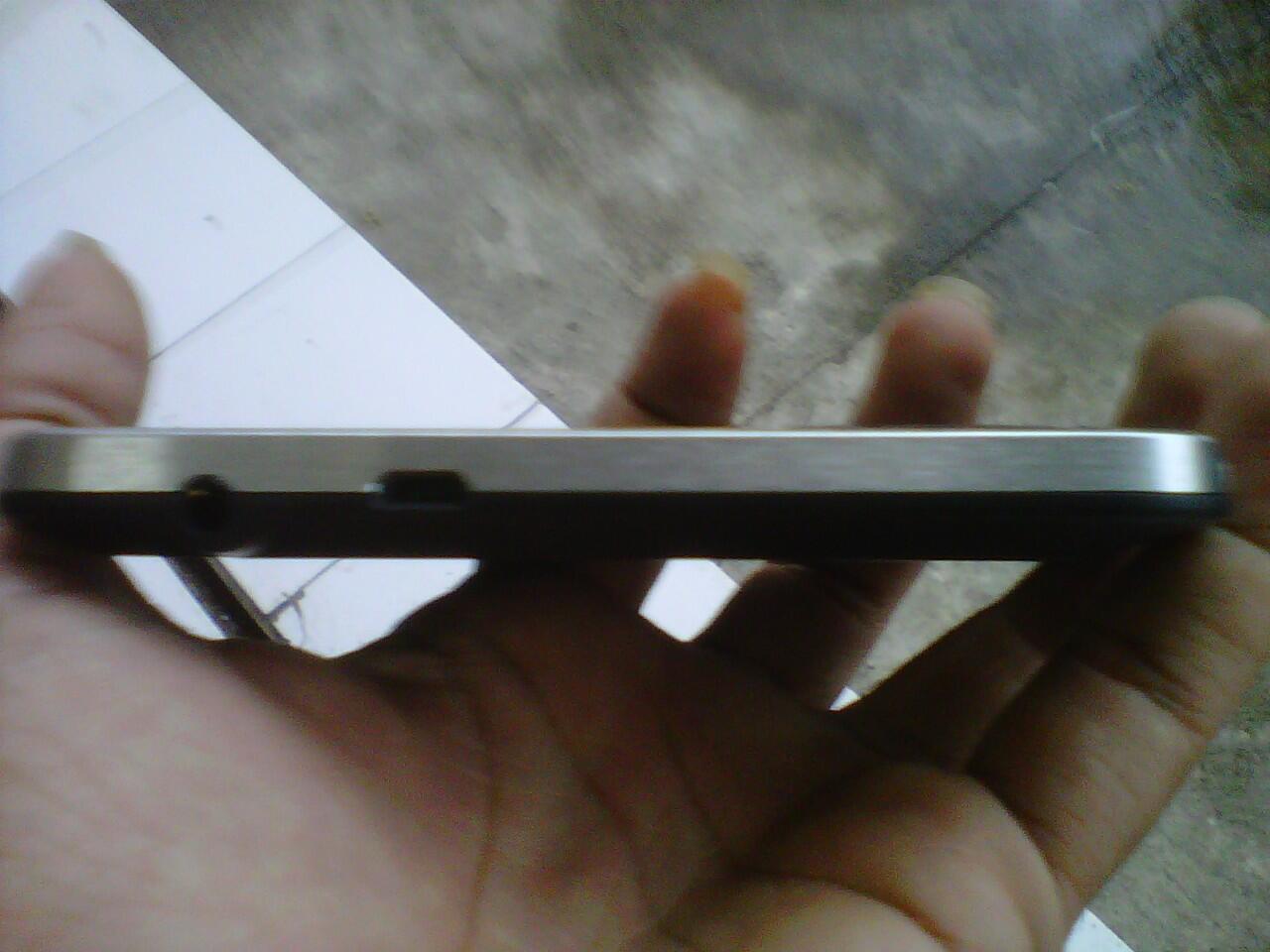 jual blackberry 9930 bb montana mulus 99% lengkap dan masih bergaransi bandung!!