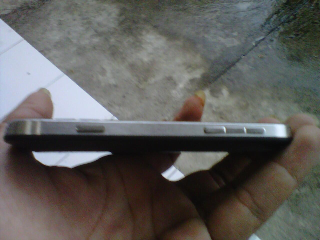 jual blackberry 9930 bb montana mulus 99% lengkap dan masih bergaransi bandung!!