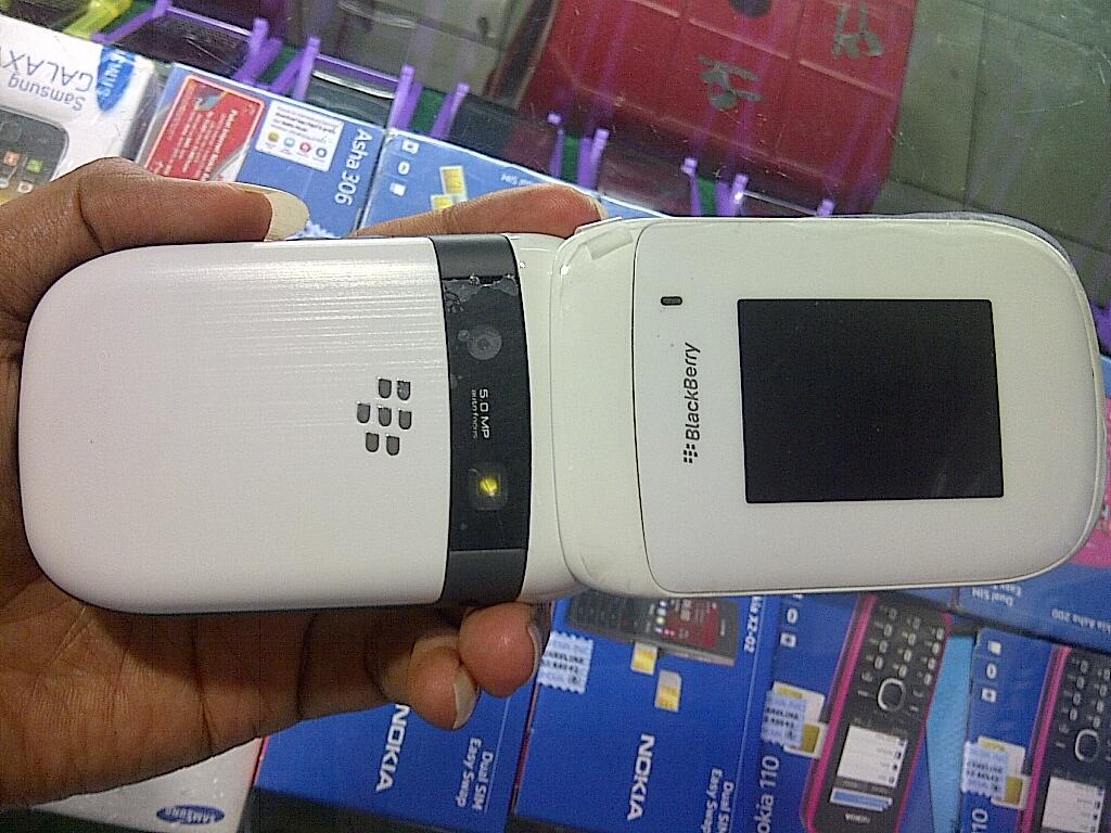 BlackBerry 9670/Style, putih, Solo
