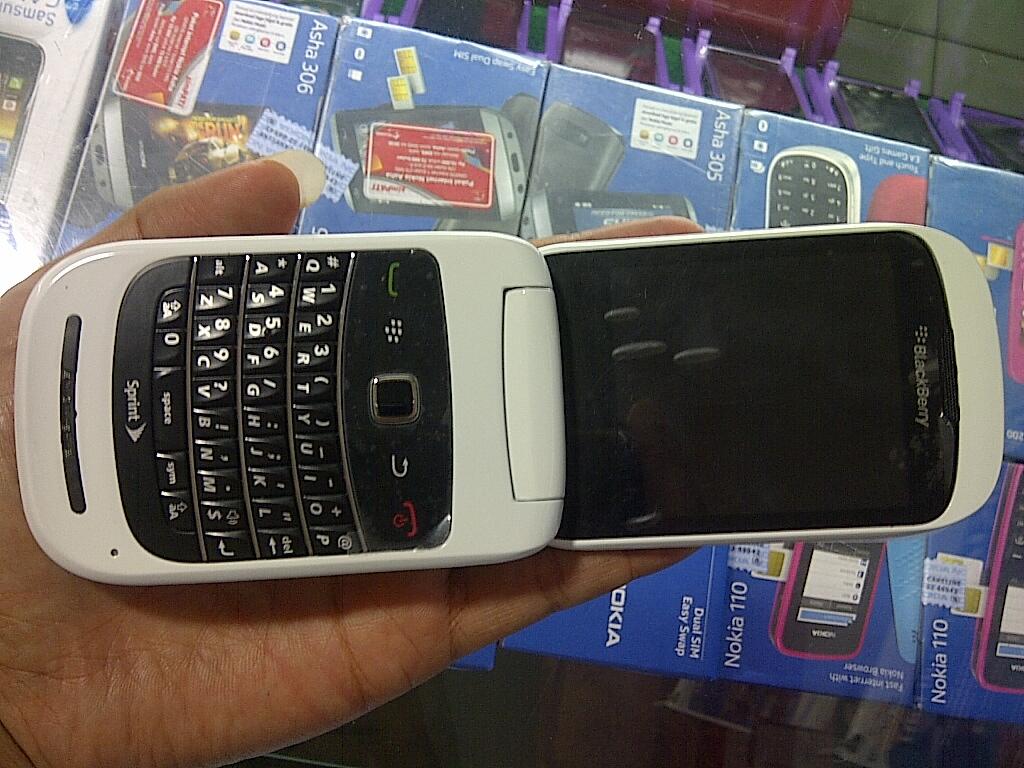 BlackBerry 9670/Style, putih, Solo