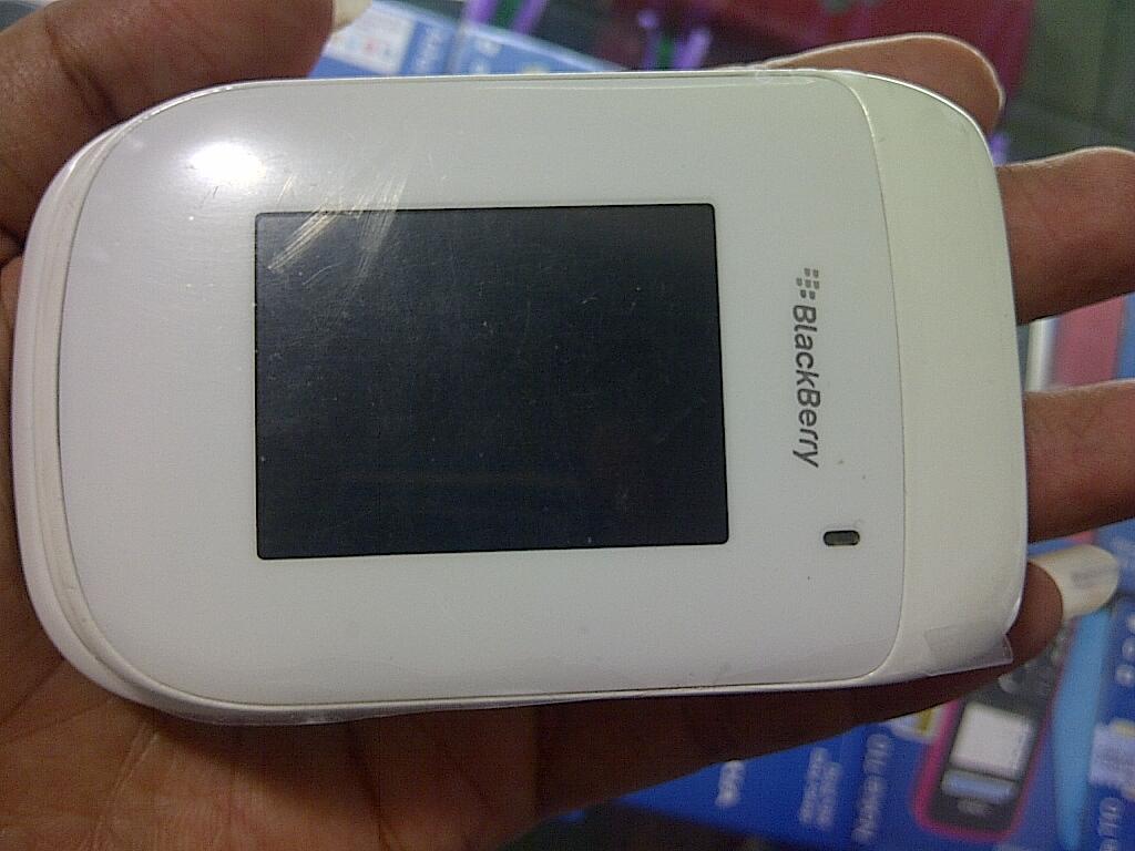 BlackBerry 9670/Style, putih, Solo
