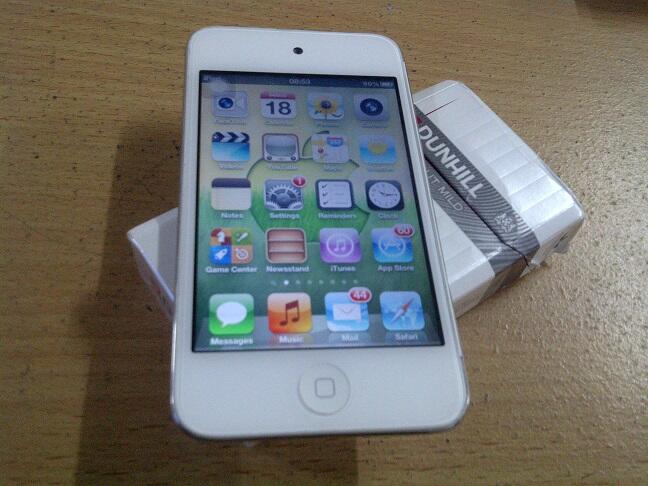 wts jual ipod touch/itouch 4gen 32gb white putih mulus cod oke rekber oke garansi