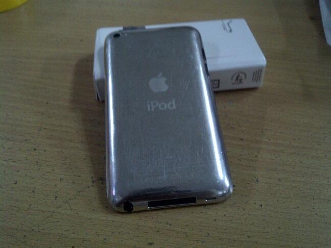 wts jual ipod touch/itouch 4gen 32gb white putih mulus cod oke rekber oke garansi