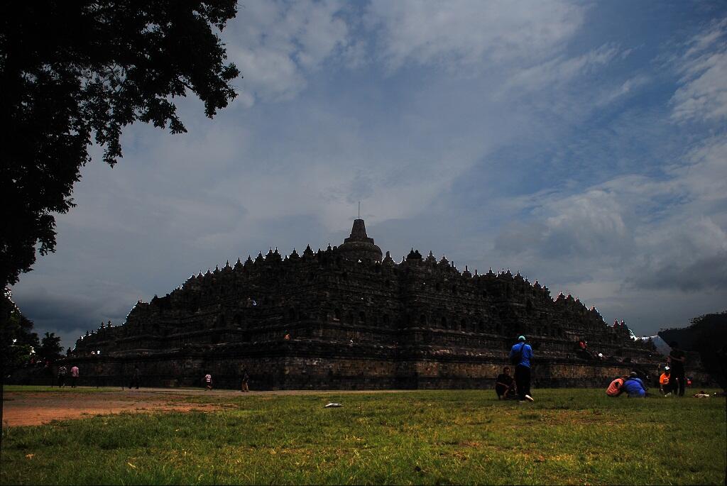 Antara Borobudur dan Dieng, Tentang Sejarah, Potensi Alam dan Romantisme 