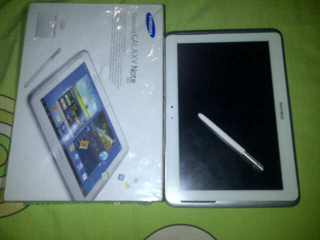 Samsung Galaxy Note 10.1 ( Like New )