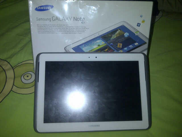 Samsung Galaxy Note 10.1 ( Like New )