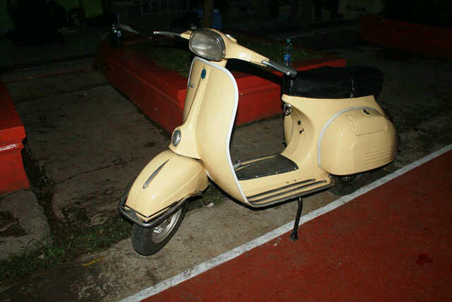 WTS vespa super tahun 1974 krem manis!