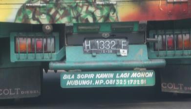 50 SLOGAN LUCU DI BELAKANG MOBIL TRUCK