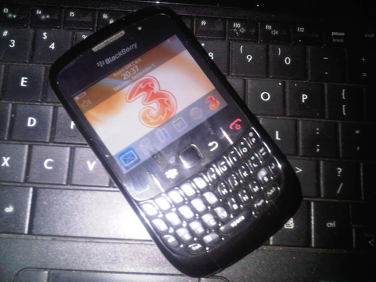 BLACKBERRY GEMINI 8520 HITAM LENGKAP MULUS