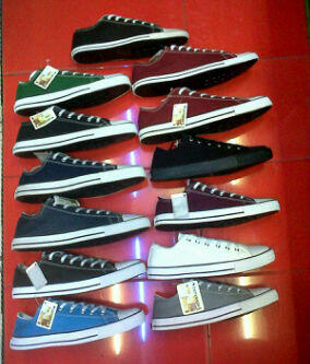 Sepatu Converse, Jersey Grade ORI, Jaket Bola harga miriiing. nyesel ga masuk gan !!!