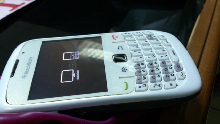 wts blackberry gemini 8520 white