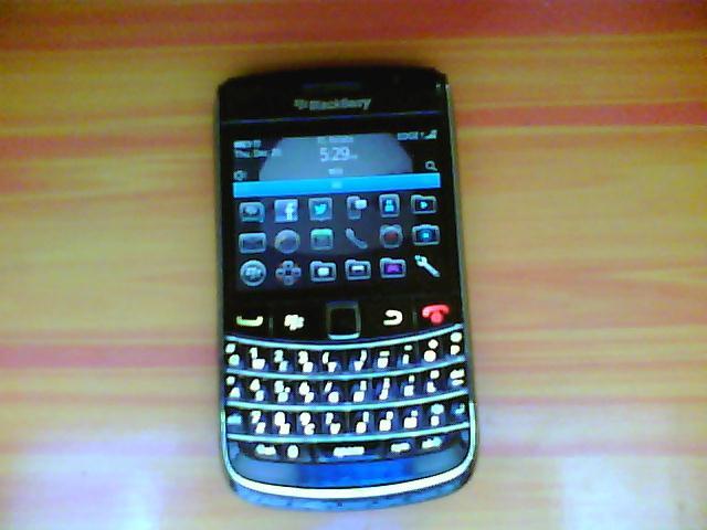 jual blackberry onyx 1 9700 black second COD Semarang