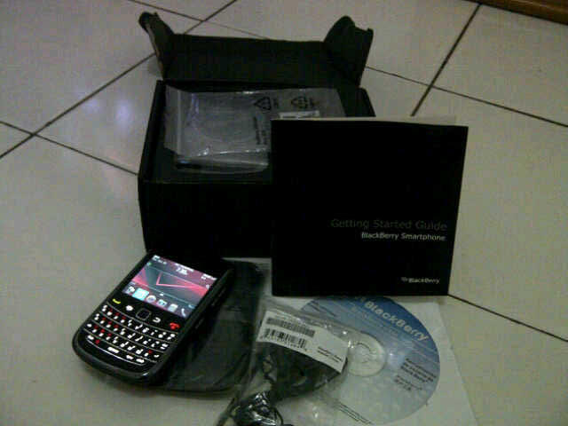 Blackberry Tour 2 / 9650, black, murah, Bandung.