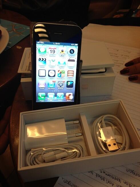 WTS Iphone 4s 32gb Black SES 4 Bulan Pakai JOGJA