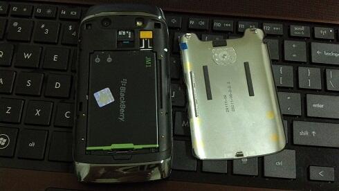 Blackberry Monza 9860 Sangat Istimewa, Garansi Resmi CTN, 99% Like New (Bandung)