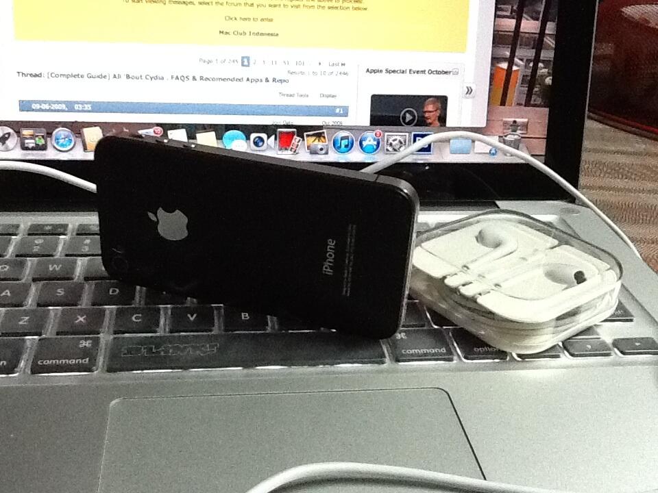 IPHONE 4 8gb BLACK LIKE NEW CDMA MURAH