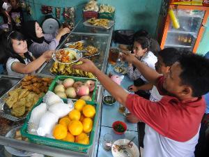 RESTORAN BERTEKNOLOGI TOUCH SCREEN TERBESAR !!!