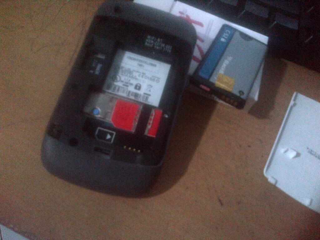 Blackberry BB Gemini 8520 Putih Ex. Garansi Selular Shop SS