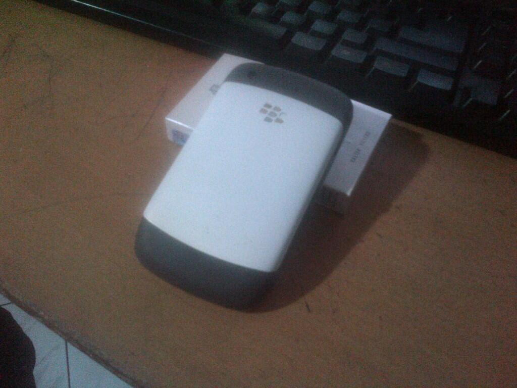 Blackberry BB Gemini 8520 Putih Ex. Garansi Selular Shop SS