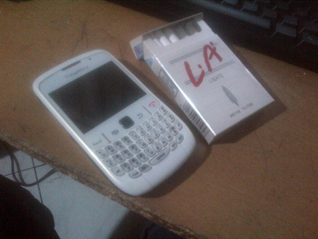 Blackberry BB Gemini 8520 Putih Ex. Garansi Selular Shop SS