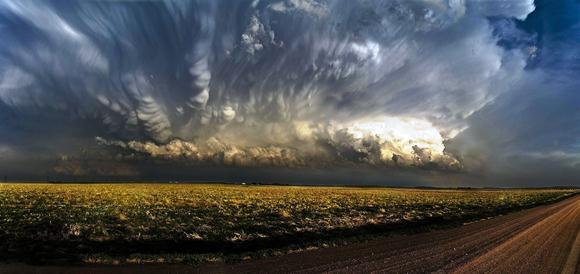 GAMBAR AWAN SERAM DILANGIT(subhanallah)