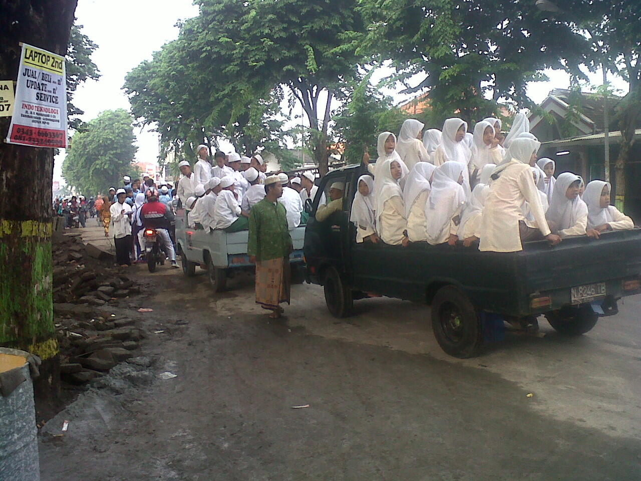 (HIPSI)Ribuan Santri di Pasuruan &quot;Gangnam Style&quot; Bersama 